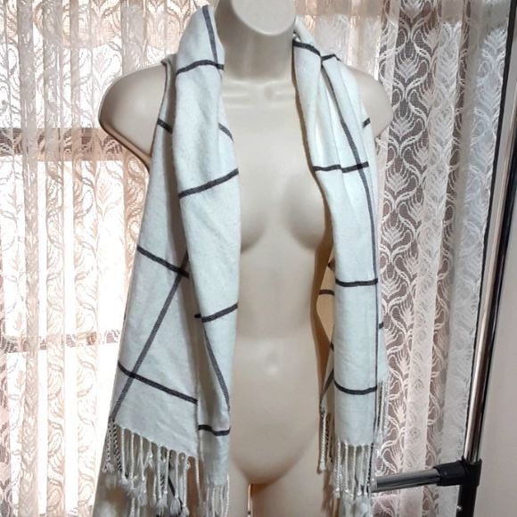 Plaid Cardigan/ overthrow/ shrug for Woman! One size fits most. - Picture 4 of 9